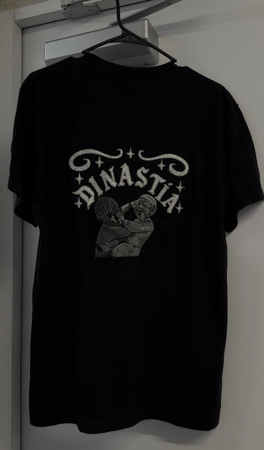 Dinastía Embroidered Tee